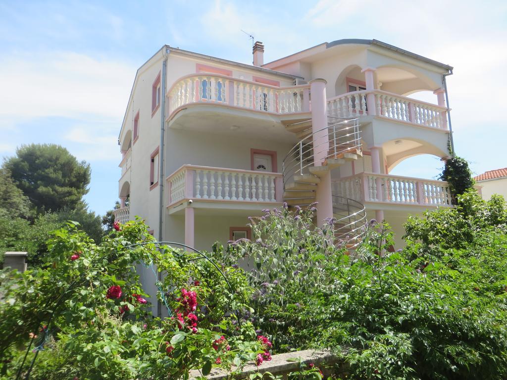 Gardenia Apartments Pakoštane Exterior foto