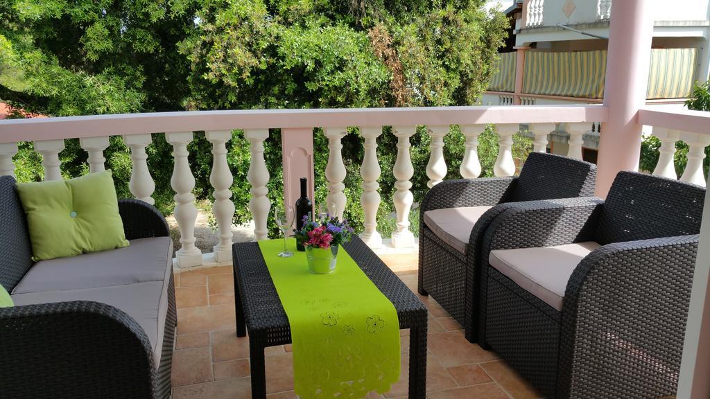 Gardenia Apartments Pakoštane Exterior foto